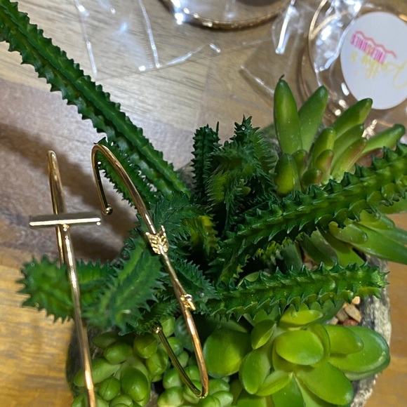 Delicate Bracelets - Picture 6 of 13